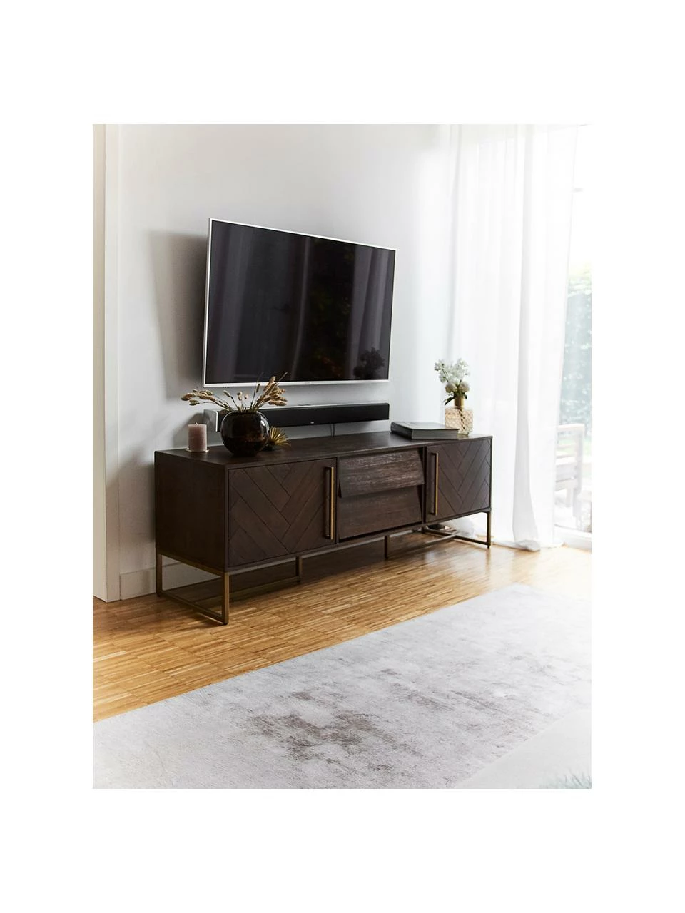 Dutchbone Buffet à motif chevrons plaqué acacia Class, larg. 180 x haut. 60 cm 2 Dutchbone Buffet à motif chevrons plaqué acacia Class, larg. 180 x haut. 60 cm – Image 2