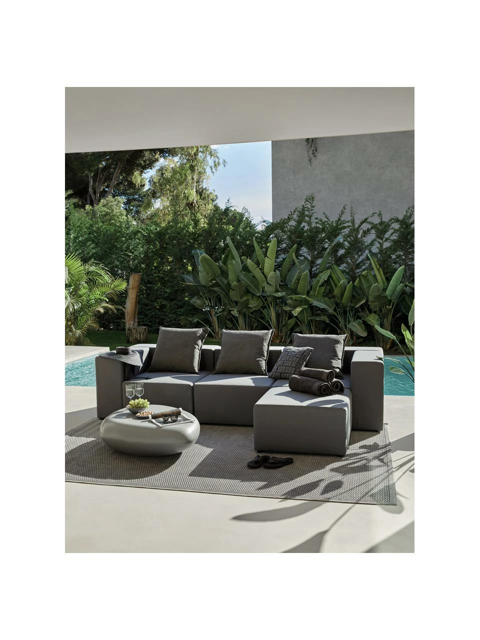 Westwing Collection Canapé 4 places d'extérieur modulable gris foncé avec repose-pieds Simon, larg. 285 x prof. 105 cm 3 Westwing Collection Canapé 4 places d'extérieur modulable gris foncé avec repose-pieds Simon, larg. 285 x prof. 105 cm – Image 3