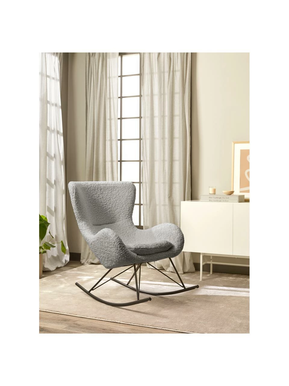 Westwing Collection Fauteuil à bascule peluche gris pieds en métal Wing, larg. 77 x haut. 109 cm 2 Westwing Collection Fauteuil à bascule peluche gris pieds en métal Wing, larg. 77 x haut. 109 cm – Image 2