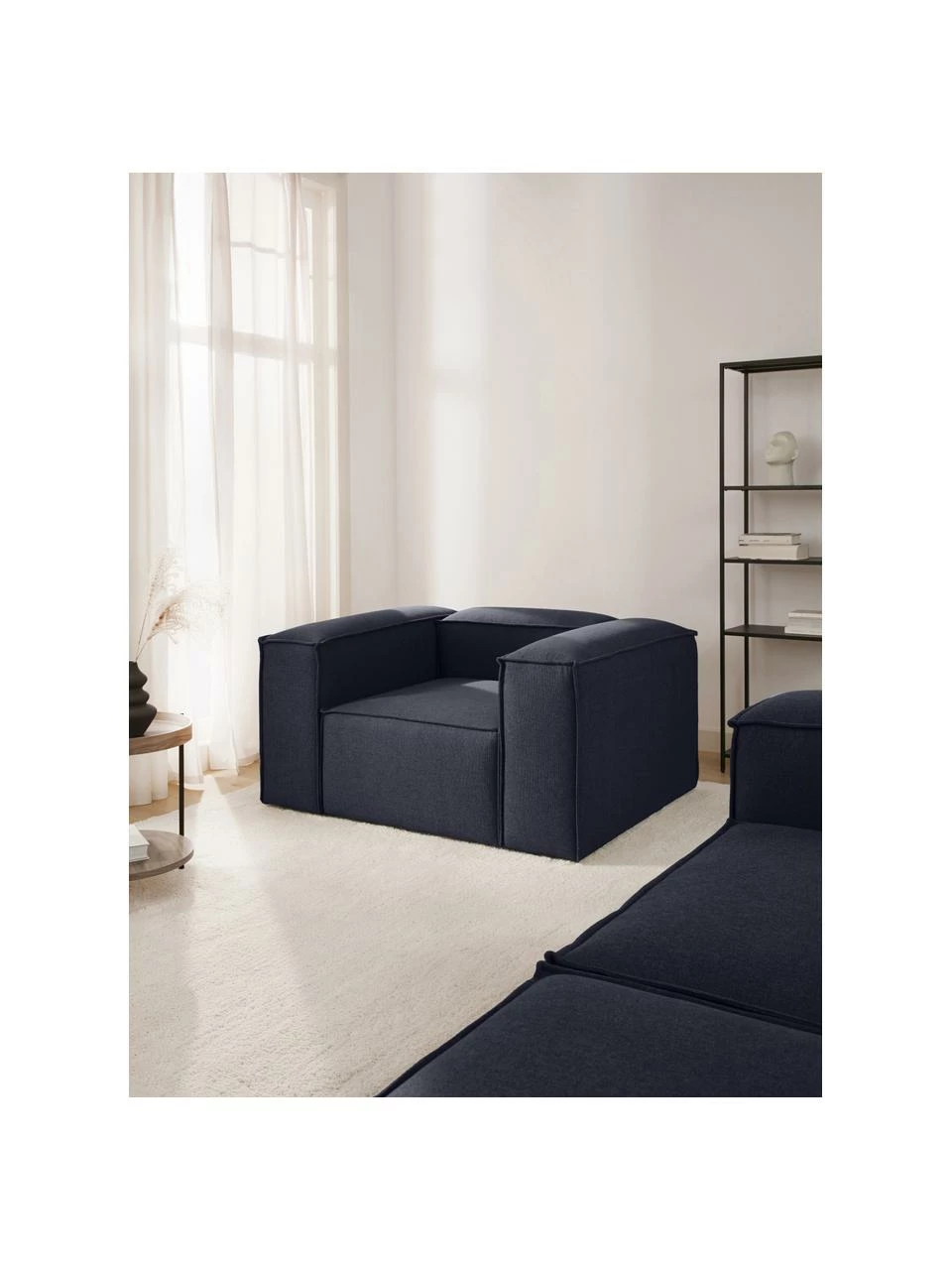 Westwing Collection Fauteuil bleu Lennon, larg. 130 x prof. 101 cm 2 Westwing Collection Fauteuil bleu Lennon, larg. 130 x prof. 101 cm – Image 2