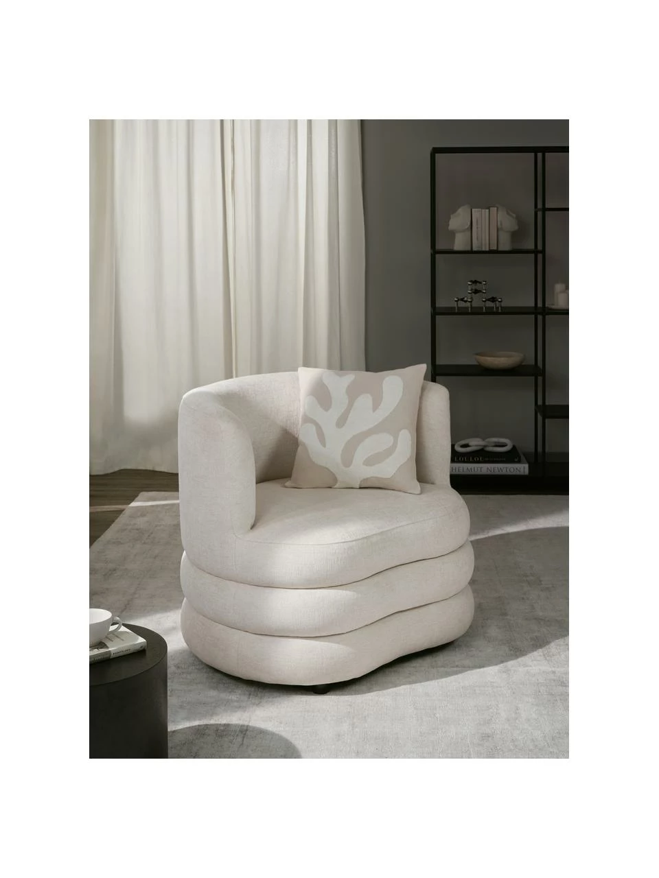 Westwing Collection Fauteuil design tissu bouclé beige clair Solomon, larg. 95 x prof. 80 cm 2 Westwing Collection Fauteuil design tissu bouclé beige clair Solomon, larg. 95 x prof. 80 cm – Image 2