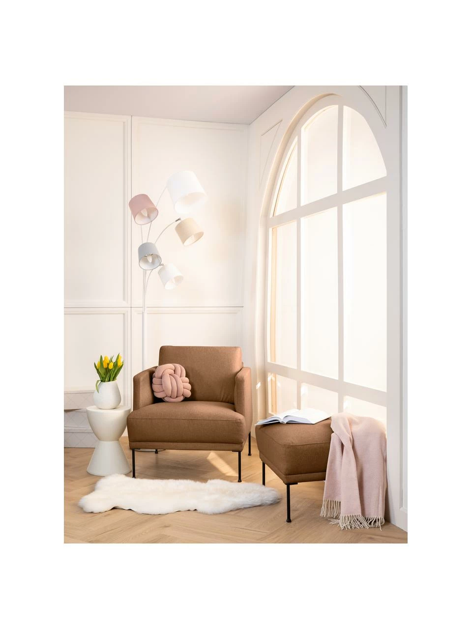 Westwing Collection Fauteuil en nougat avec pieds en métal Fluente, larg. 74 x prof. 85 cm 2 Westwing Collection Fauteuil en nougat avec pieds en métal Fluente, larg. 74 x prof. 85 cm – Image 2