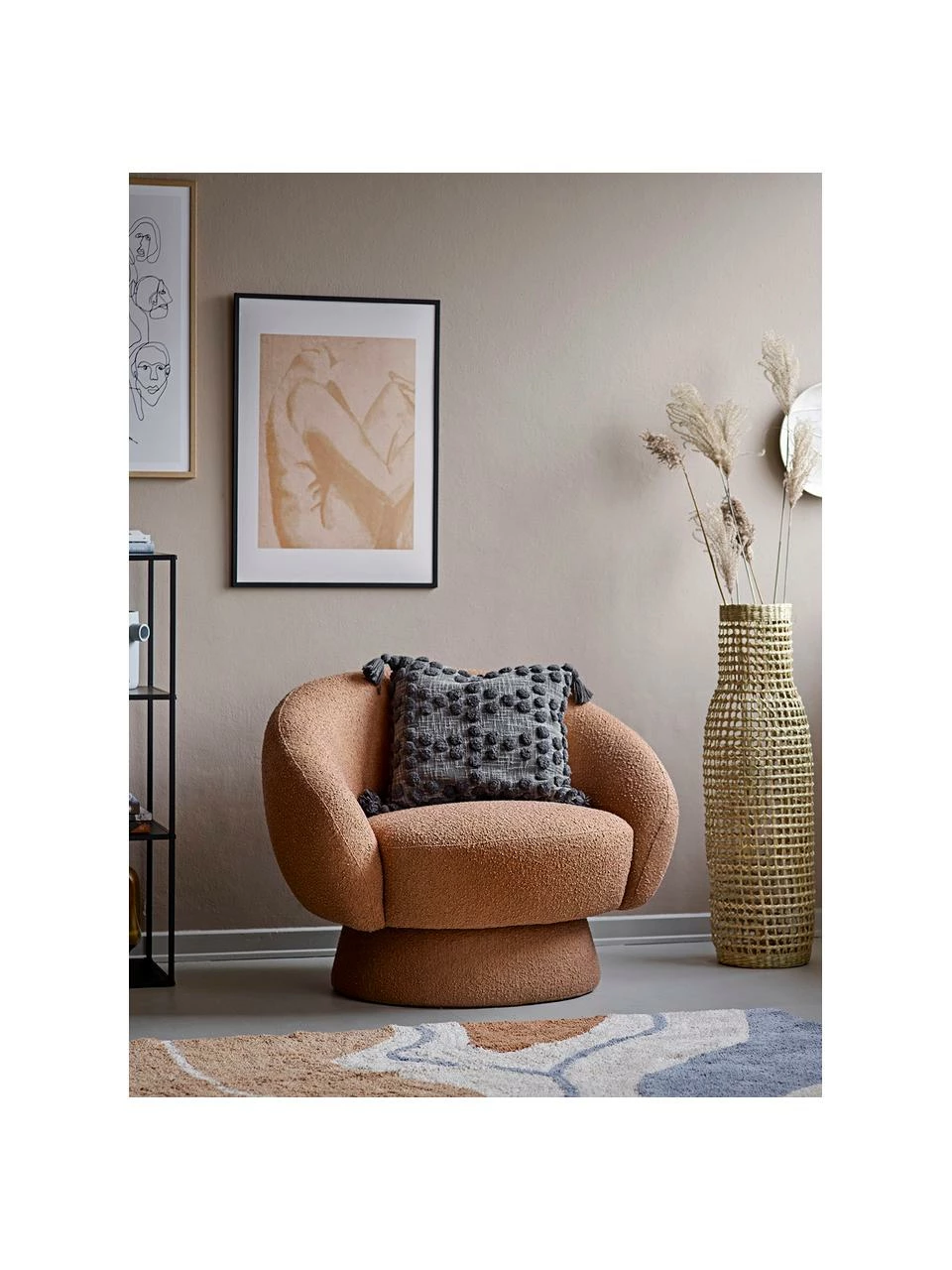 Bloomingville Fauteuil lounge tissu bouclé brun Ted, larg. 93 x prof. 82 cmDisponibilité limitée 3 Bloomingville Fauteuil lounge tissu bouclé brun Ted, larg. 93 x prof. 82 cmDisponibilité limitée – Image 3