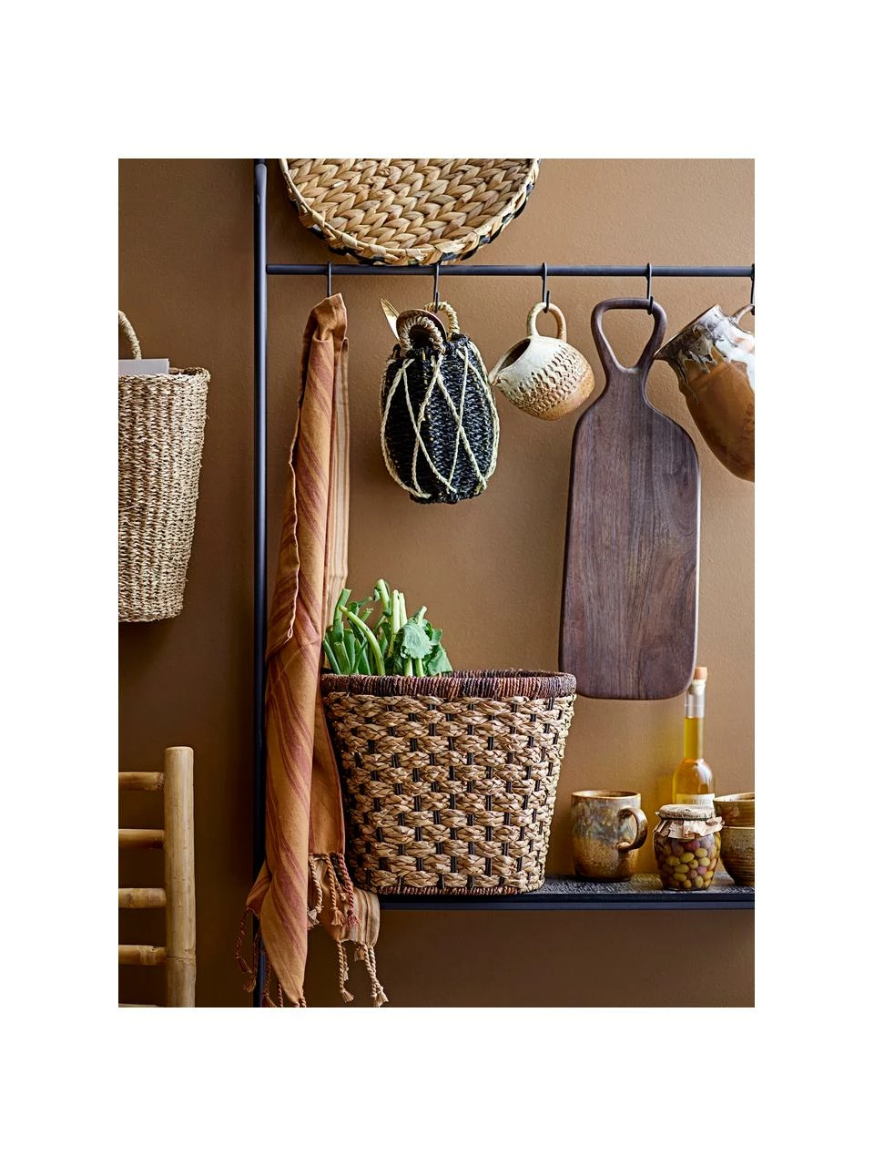 Bloomingville Porte-manteau métal noir Zilia, larg. 76 x haut. 180 cm 2 Bloomingville Porte-manteau métal noir Zilia, larg. 76 x haut. 180 cm – Image 2