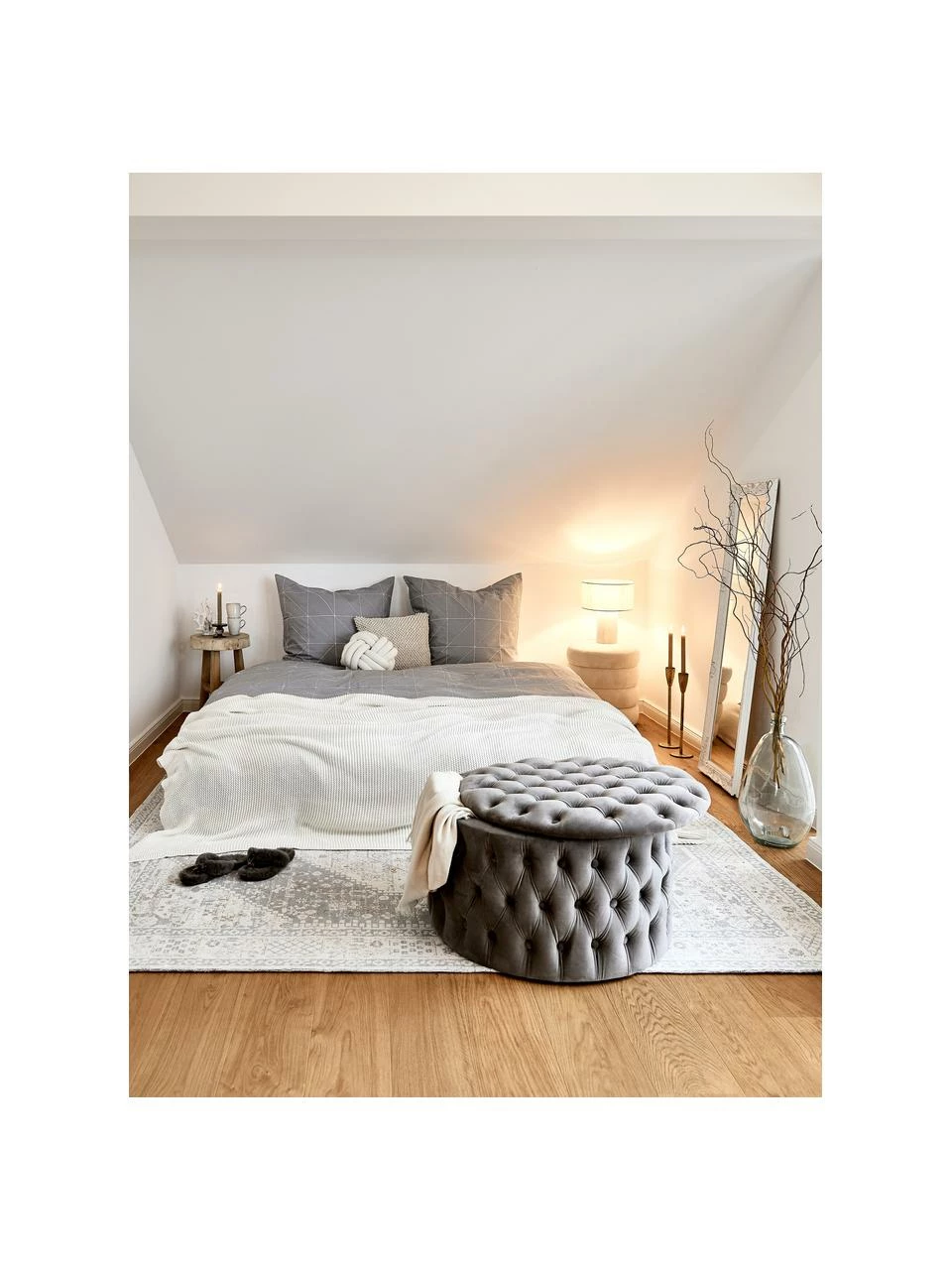 Westwing Collection Pouf coffre XL velours gris Chiara, Ø 70 x haut. 42 cm 2 Westwing Collection Pouf coffre XL velours gris Chiara, Ø 70 x haut. 42 cm – Image 2