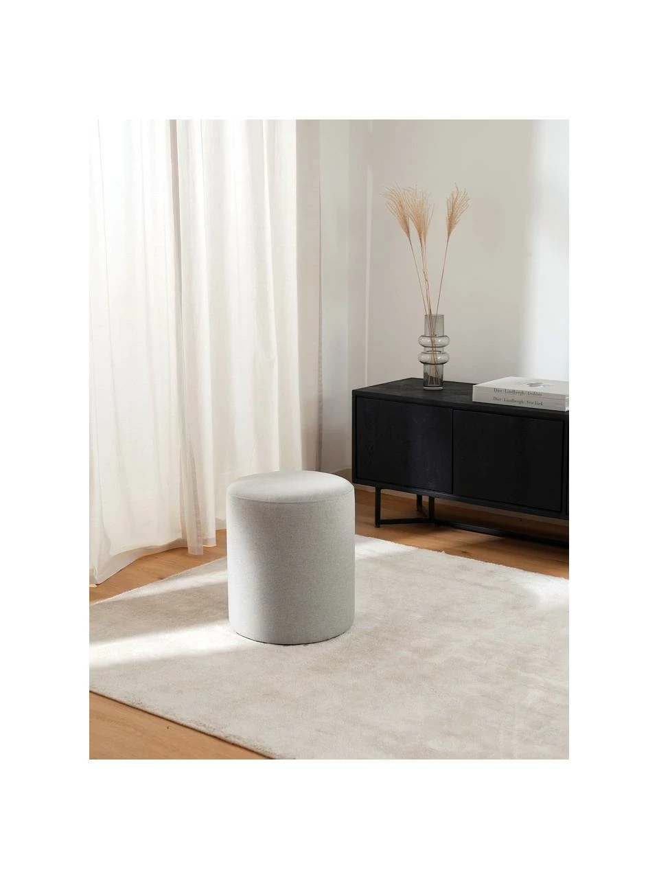 Westwing Collection Pouf rond gris clair Daisy, Ø 38 x haut. 45 cm 2 Westwing Collection Pouf rond gris clair Daisy, Ø 38 x haut. 45 cm – Image 2