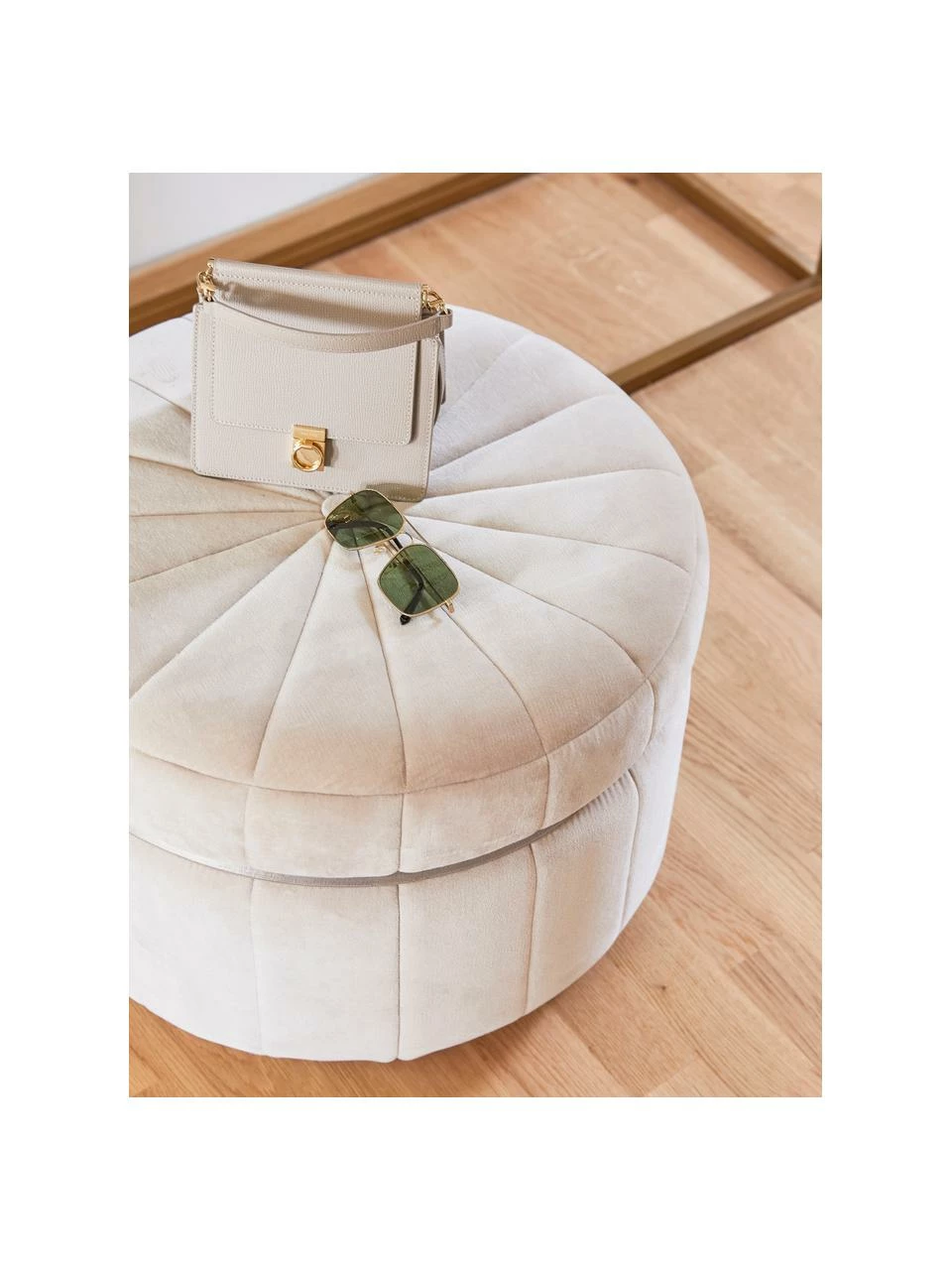 Westwing Collection Pouf velours Birdie, Ø 51 x haut. 38 cm 3 Westwing Collection Pouf velours Birdie, Ø 51 x haut. 38 cm – Image 3