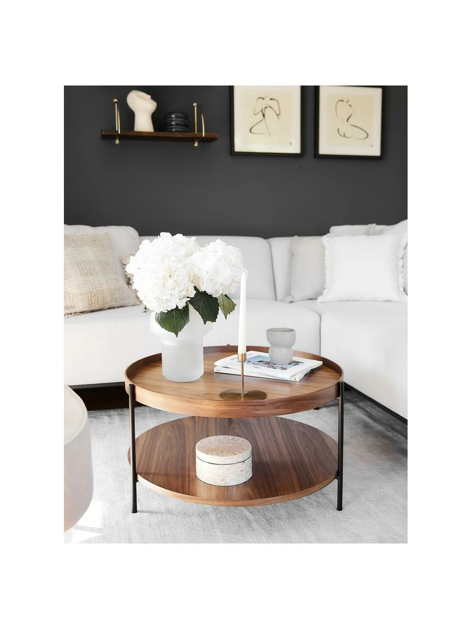 Westwing Collection Table basse ronde bois de noyer Renee, Ø 69 x haut. 39 cm 2 Westwing Collection Table basse ronde bois de noyer Renee, Ø 69 x haut. 39 cm – Image 2