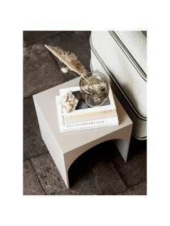 Table d'appoint beige en métal Arch, larg. 40 x long. 46 cmDisponibilité limitée -furniture Soldes Table dappoint beige en metal Arch 4