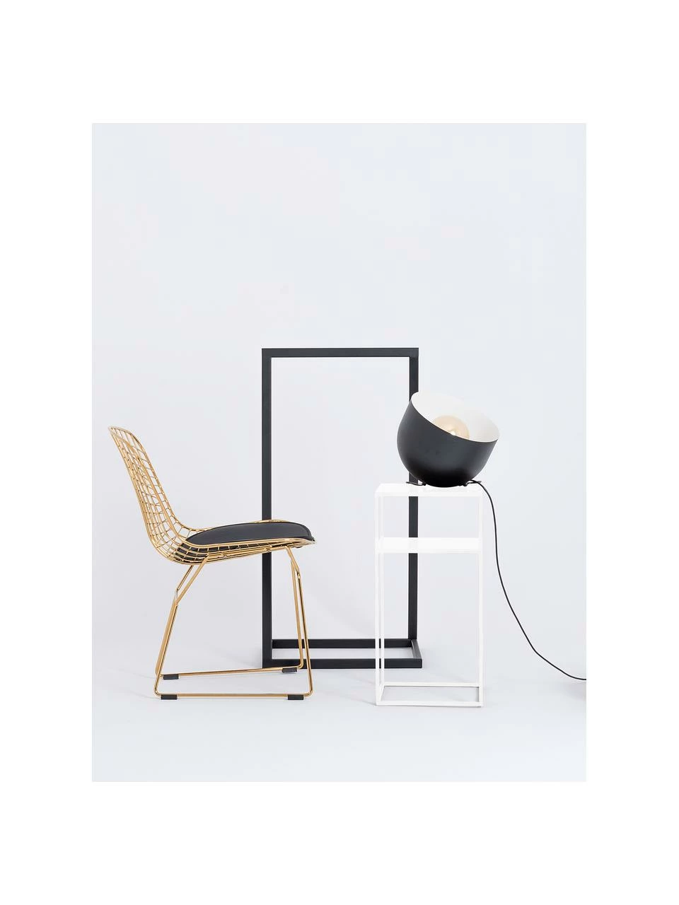 Table d'appoint blanche en métal Tensio, larg. 30 x prof. 30 cm 2 Table d'appoint blanche en métal Tensio, larg. 30 x prof. 30 cm – Image 2