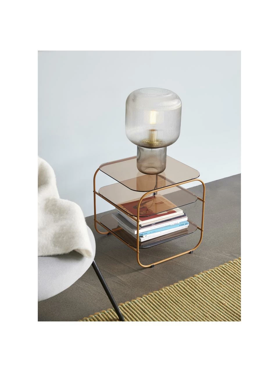 Hübsch Table d'appoint en verre couleur ambrée Echo, larg. 41 x haut. 42 cmDisponibilité limitée 2 Hübsch Table d'appoint en verre couleur ambrée Echo, larg. 41 x haut. 42 cmDisponibilité limitée – Image 2