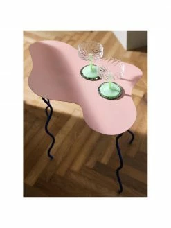 &k amsterdam Table d'appoint métal rose poudré Squiggle, larg. 45 x long. 45 cmSeulement 1 produit disponible 9 &k amsterdam Table d'appoint métal rose poudré Squiggle, larg. 45 x long. 45 cmSeulement 1 produit disponible -furniture Soldes Table dappoint metal rose poudre Squiggle 4