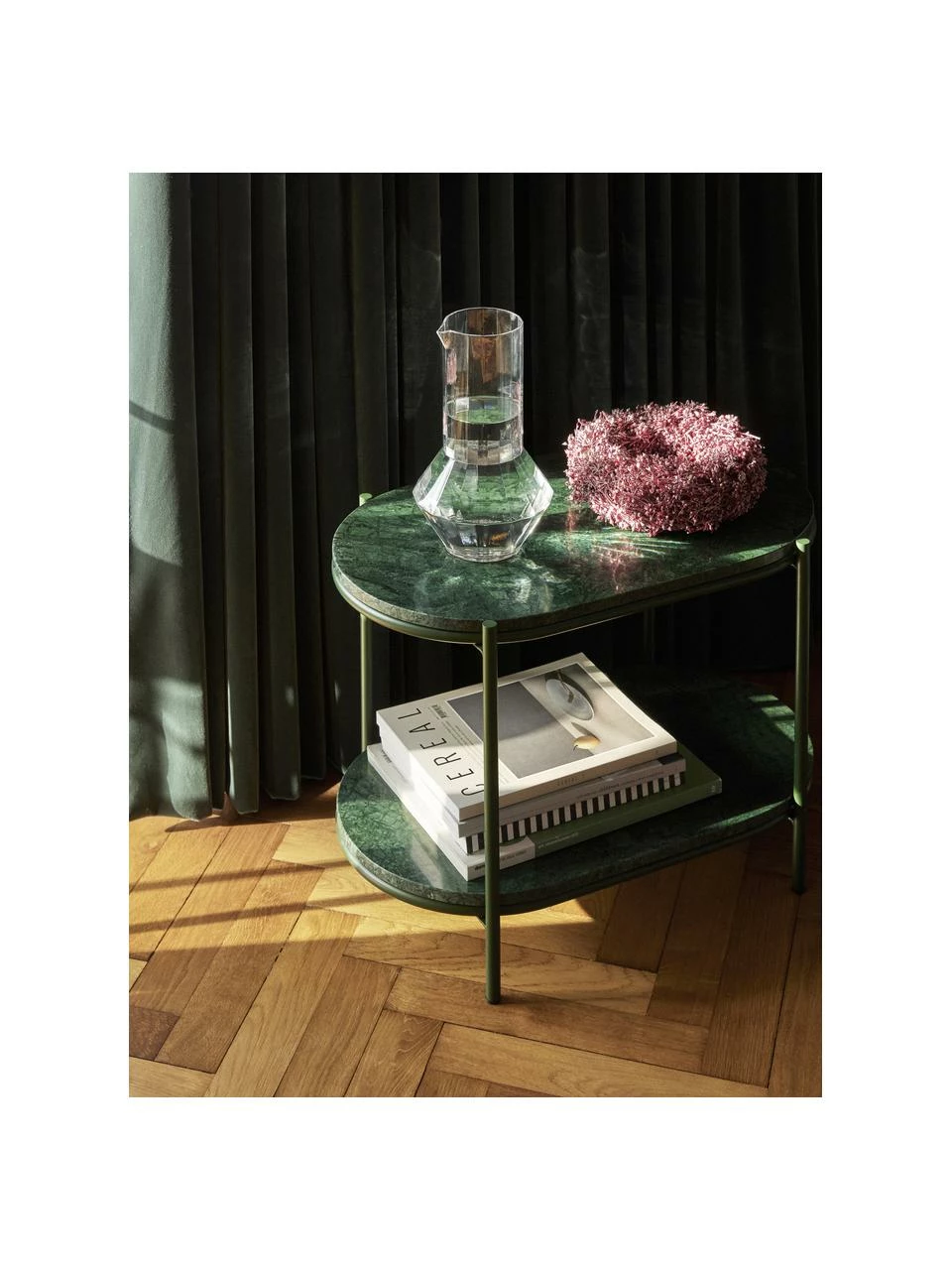 Hübsch Table d'appoint ovale en marbre vert foncé Nusa, larg. 58 x haut. 40 cmDisponibilité limitée 2 Hübsch Table d'appoint ovale en marbre vert foncé Nusa, larg. 58 x haut. 40 cmDisponibilité limitée – Image 2