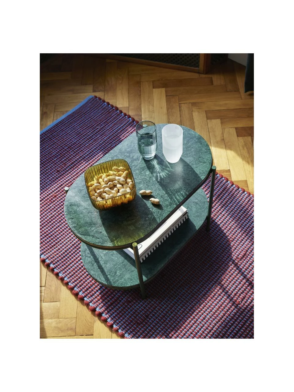 Hübsch Table d'appoint ovale en marbre vert foncé Nusa, larg. 58 x haut. 40 cmDisponibilité limitée 5 Hübsch Table d'appoint ovale en marbre vert foncé Nusa, larg. 58 x haut. 40 cmDisponibilité limitée – Image 5