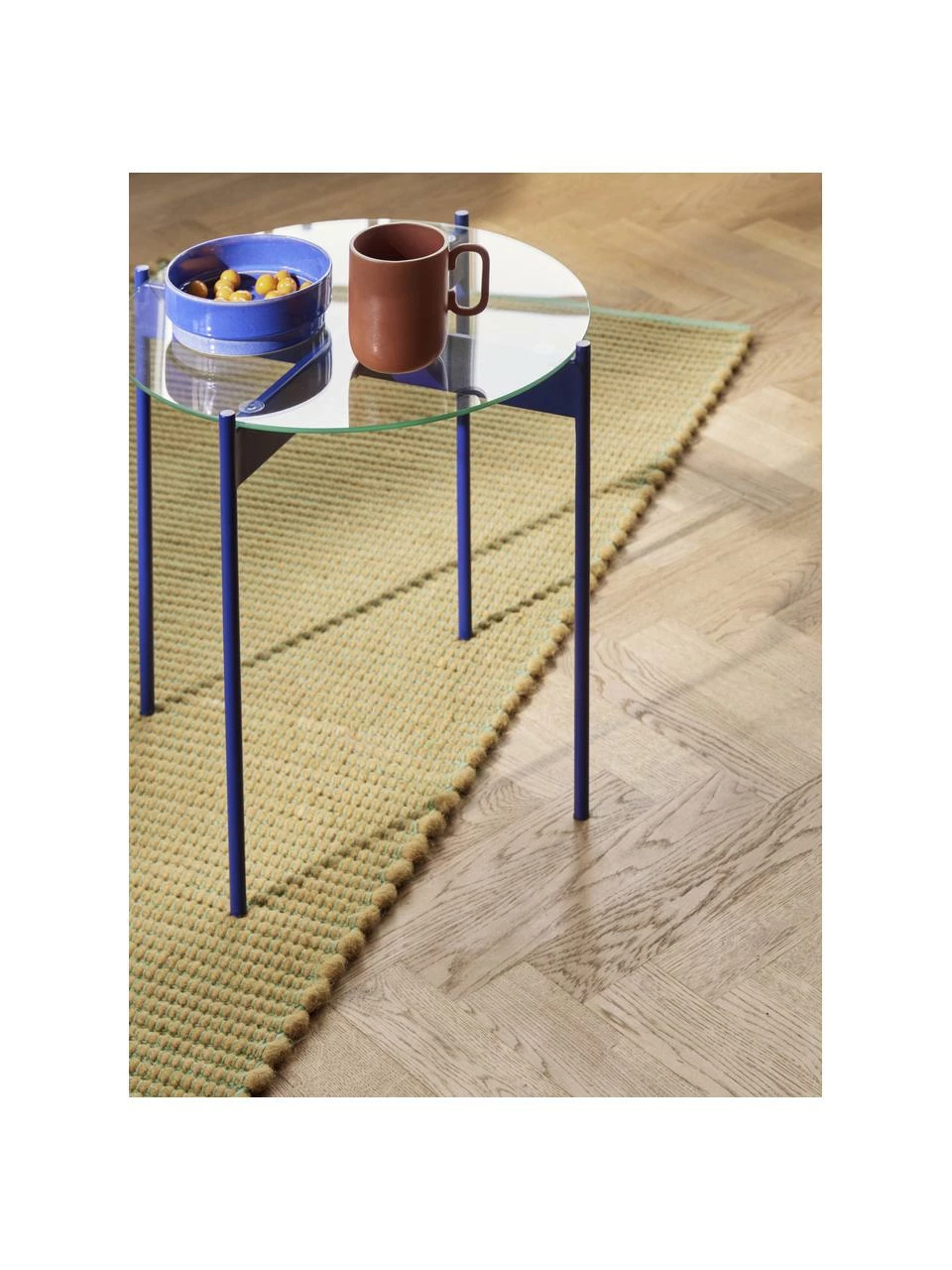 Hübsch Table d'appoint ronde bleu foncé en verre Beam, Ø 45 x haut. 42 cm 2 Hübsch Table d'appoint ronde bleu foncé en verre Beam, Ø 45 x haut. 42 cm – Image 2