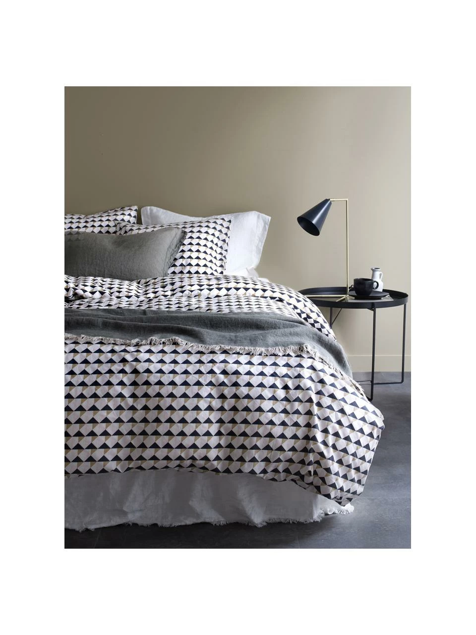 Table d'appoint ronde métal noir George, Ø 57 x haut. 48 cm 2 Table d'appoint ronde métal noir George, Ø 57 x haut. 48 cm – Image 2