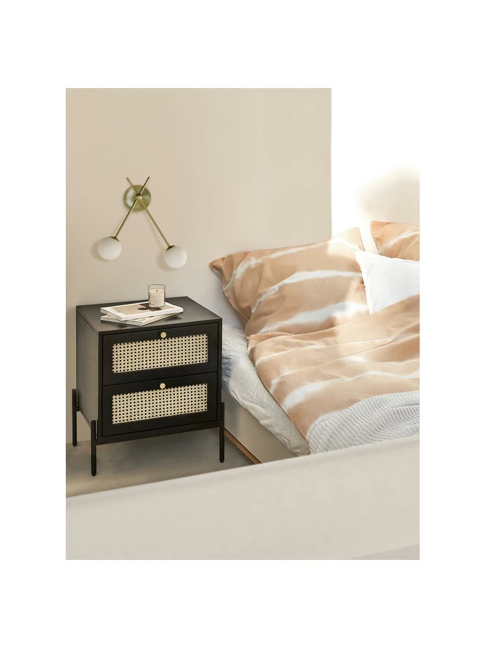 Westwing Collection Table de chevet avec tiroirs en cannage Vienna, larg. 45 x haut. 55 cm 2 Westwing Collection Table de chevet avec tiroirs en cannage Vienna, larg. 45 x haut. 55 cm – Image 2