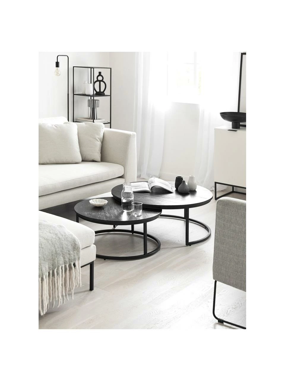 Westwing Collection Table gigogne noire en manguier Andrew, 2 élém., Lot de différentes tailles 3 Westwing Collection Table gigogne noire en manguier Andrew, 2 élém., Lot de différentes tailles – Image 3