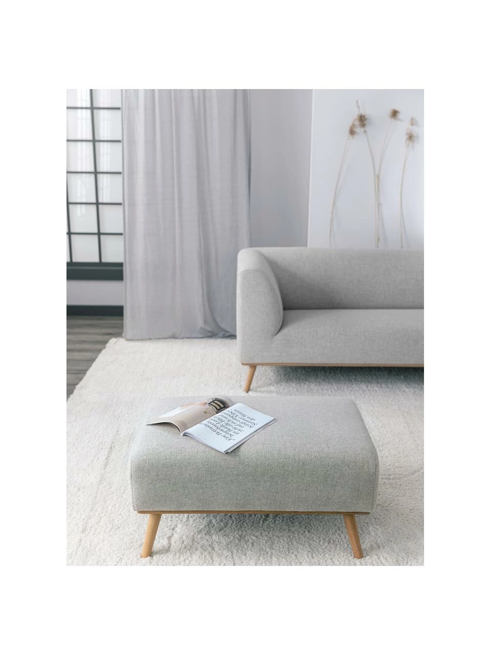 Westwing Collection Tabouret en laine avec pieds en bois Archie, larg. 87 x haut. 45 cm 2 Westwing Collection Tabouret en laine avec pieds en bois Archie, larg. 87 x haut. 45 cm – Image 2