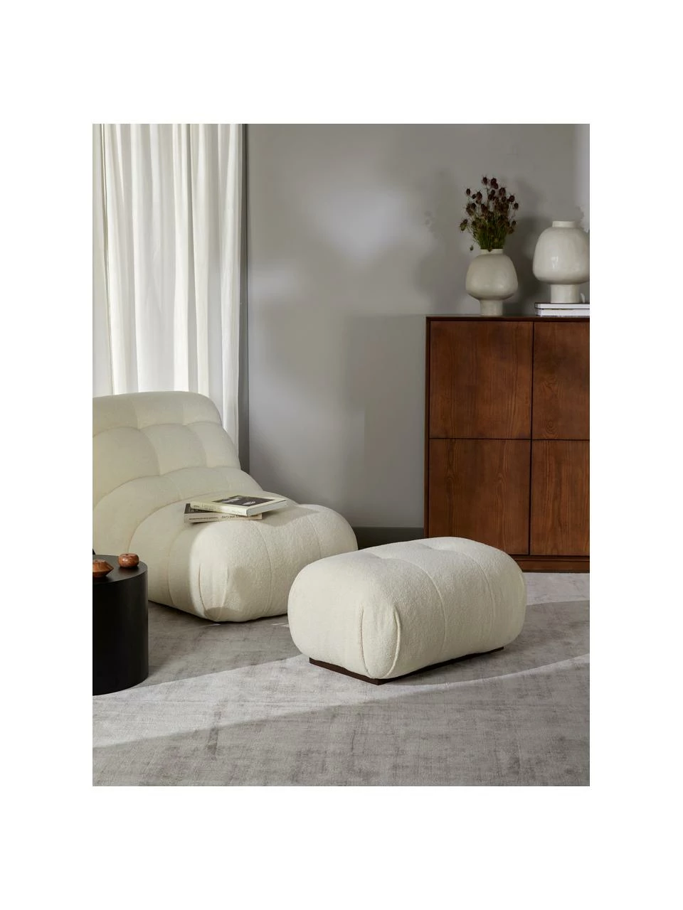 Westwing Collection Tabouret tissu peluche blanc cassé Stanley, larg. 76 x prof. 50 cm 2 Westwing Collection Tabouret tissu peluche blanc cassé Stanley, larg. 76 x prof. 50 cm – Image 2