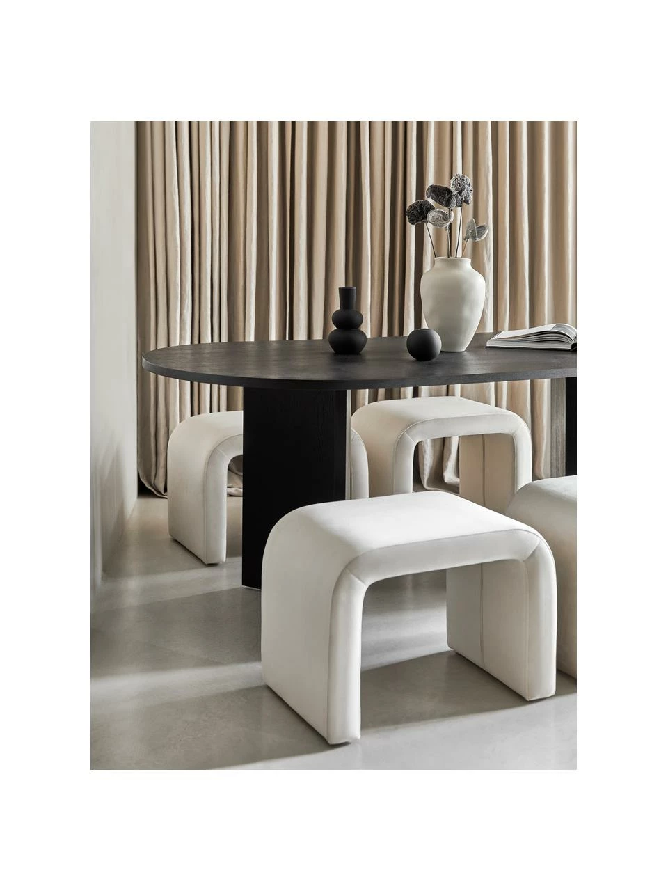 Westwing Collection Tabouret velours blanc créme Penelope, larg. 61 x haut. 46 cm 2 Westwing Collection Tabouret velours blanc créme Penelope, larg. 61 x haut. 46 cm – Image 2